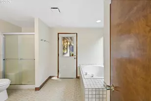20600 SW Shoshone Dr, Tualatin, OR 97062 - Photo 21