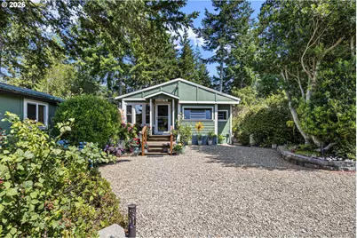 252 Outer Dr, Florence, OR 97439 - Photo 1