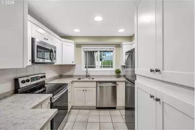 29700 SW Courtside Dr #36, Wilsonville, OR 97070 - Photo 7