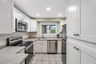 29700 SW Courtside Dr, Wilsonville, OR 97070 - Photo 7