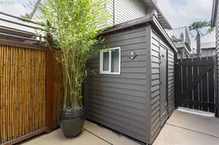 230 N Hayden Bay Dr, Portland, OR 97217 - Photo 25