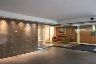 2211 SW Park Pl, Portland, OR 97205 - Photo 3