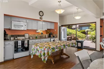 4246 NE 125th Pl, Portland, OR 97230 - Photo 27