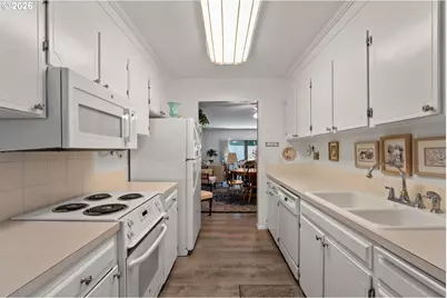 4246 NE 125th Pl, Portland, OR 97230 - Photo 11