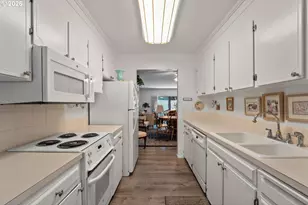 4246 NE 125th Pl, Portland, OR 97230 - Photo 11