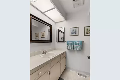 4246 NE 125th Pl, Portland, OR 97230 - Photo 17