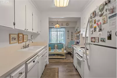 4246 NE 125th Pl, Portland, OR 97230 - Photo 9