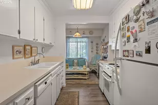 4246 NE 125th Pl, Portland, OR 97230 - Photo 9