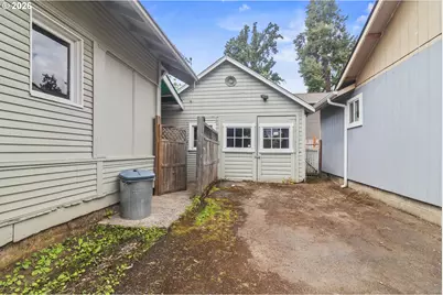 647 N 9th St, Cottage Grove, OR 97424 - Photo 27