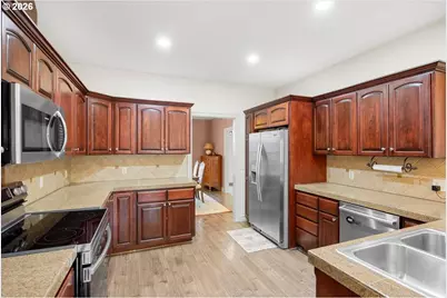 1700 NW Avery St, Roseburg, OR 97471 - Photo 29