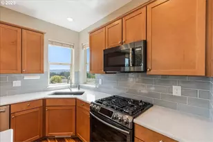 14810 SW Trevor Ln, Portland, OR 97224 - Photo 11