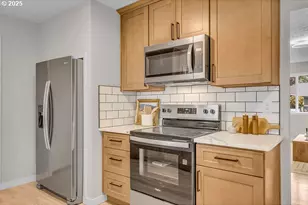 13104 SE Center St, Portland, OR 97236 - Photo 17