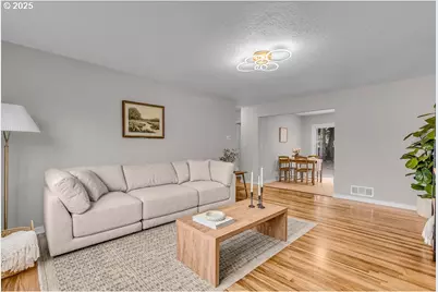 13104 SE Center St, Portland, OR 97236 - Photo 11