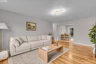 13104 SE Center St, Portland, OR 97236 - Photo 11