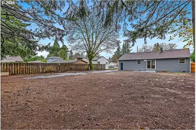 13104 SE Center St, Portland, OR 97236 - Photo 33