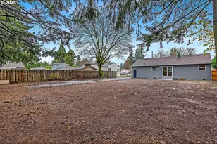 13104 SE Center St, Portland, OR 97236 - Photo 33