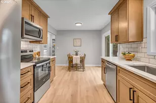 13104 SE Center St, Portland, OR 97236 - Photo 19