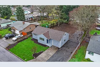 13104 SE Center St, Portland, OR 97236 - Photo 9