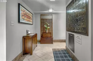 2021 SW Main St, Portland, OR 97205 - Photo 9