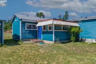 412 23rd St, Myrtle Point, OR 97458 - Photo 3