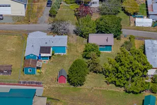 412 23rd St, Myrtle Point, OR 97458 - Photo 3