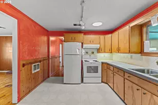 412 23rd St, Myrtle Point, OR 97458 - Photo 13