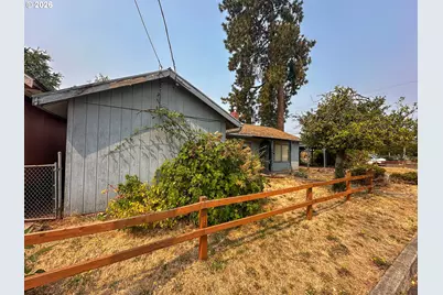 205 W Clarendon St, Gladstone, OR 97027 - Photo 3