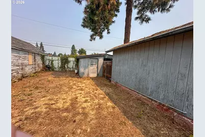 205 W Clarendon St, Gladstone, OR 97027 - Photo 17