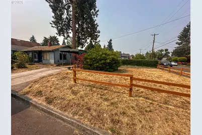 205 W Clarendon St, Gladstone, OR 97027 - Photo 5