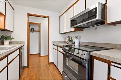 14220 SW 20th St, Beaverton, OR 97008 - Photo 13