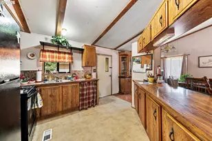 2325 Tenmile Valley Rd, Tenmile, OR 97481 - Photo 9