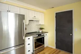 8724 N Woolsey Ave, Portland, OR 97203 - Photo 9