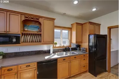 163 W 1st Ave, Cannon Beach, OR 97110 - Photo 11