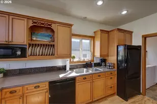 163 W 1st Ave, Cannon Beach, OR 97110 - Photo 11