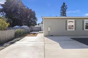 625 N 16th St, Cottage Grove, OR 97424 - Photo 5