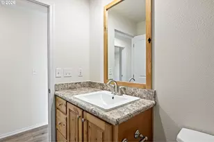 625 N 16th St, Cottage Grove, OR 97424 - Photo 35