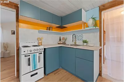 830 Oceanway St, Seaside, OR 97138 - Photo 9