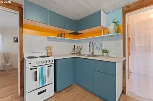 830 Oceanway St, Seaside, OR 97138 - Photo 9