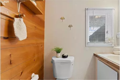 830 Oceanway St, Seaside, OR 97138 - Photo 15