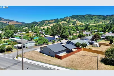 110 E Birch St, Powers, OR 97466 - Photo 45