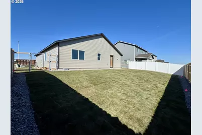 876 E Kinsley Ave, Hermiston, OR 97838 - Photo 9