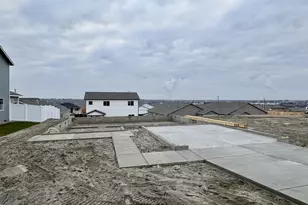 876 E Kinsley Ave, Hermiston, OR 97838 - Photo 1