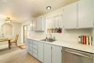 5506 SE 89th Ave, Portland, OR 97266 - Photo 5