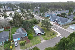 1612 34th St, Florence, OR 97439 - Photo 3