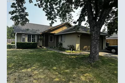 125 NE 15th Ave, Milton-Freewater, OR 97862 - Photo 1