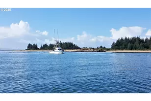 2460 Stephanie Ln, North Bend, OR 97459 - Photo 41