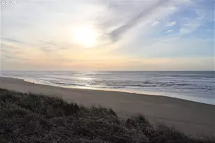 2460 Stephanie Ln, North Bend, OR 97459 - Photo 37