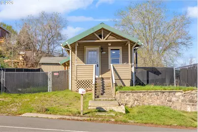 342 SE 7th St, Madras, OR 97741 - Photo 1