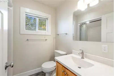 342 SE 7th St, Madras, OR 97741 - Photo 9
