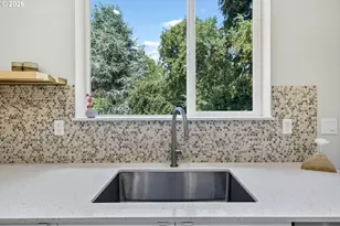 8213 N Swenson St, Portland, OR 97203 - Photo 15